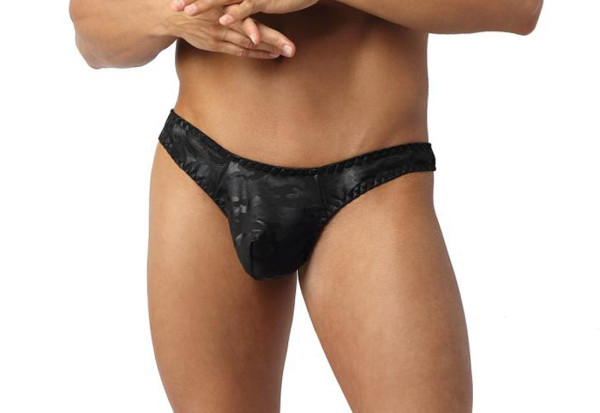 Herren String in schwarz aus blickdichtem Stoff mit camouflage Print Männer Slip mit Tarn Muster