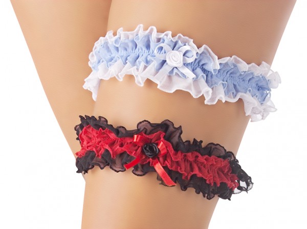 Strumpfband in weiß/blau aus Tüll mit Schleife und Rose als Verzierung